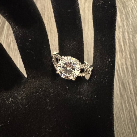 Sterling Silver CZ Ring Size 7 - Stamped 925 - Excellent Condition - Picture 1 of 5